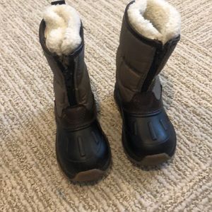 Carters brown fuzzy snow boots size 7